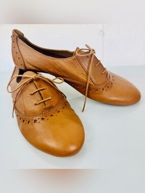 Women's Tan Leather Oxford Flats - Classic Lace-Up Brazil Size 38 US 7.5-8